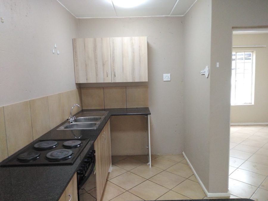To Let  Bedroom Property for Rent in Van Der Hoff Park North West
